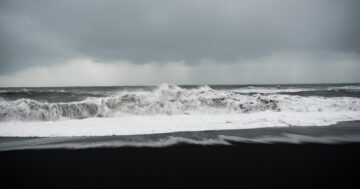 คลื่นเกินขนาด